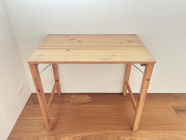 【わが家の最古無印】18年経っても現役。2008年に買った「パイン材テーブル」が、人生に寄り添い続ける理由